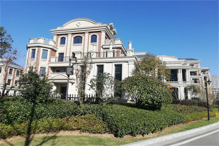 新七大道，大别山对面，恒大商圈翡翠龙庭满二有证，精装3房